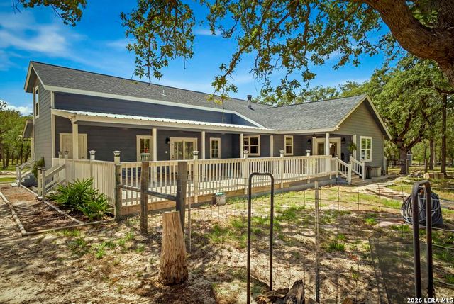 156 Deep Woods Dr, Seguin, TX 78155