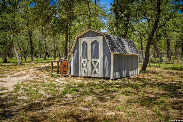 156 Deep Woods Dr, Seguin, TX 78155