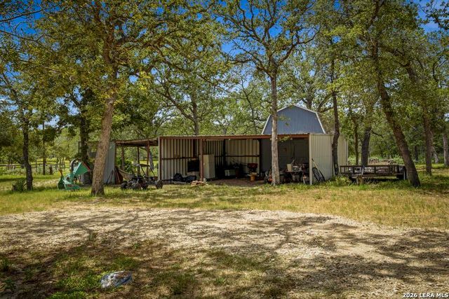 156 Deep Woods Dr, Seguin, TX 78155