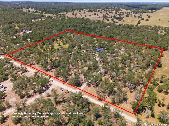 156 Deep Woods Dr, Seguin, TX 78155