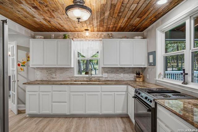 156 Deep Woods Dr, Seguin, TX 78155