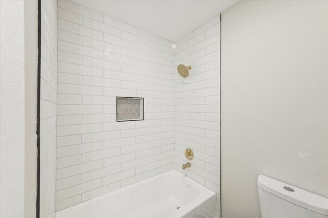 218 Diamond Bay Drive, Dickinson, TX 77539