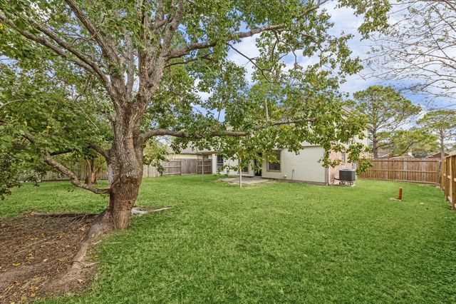 218 Diamond Bay Drive, Dickinson, TX 77539