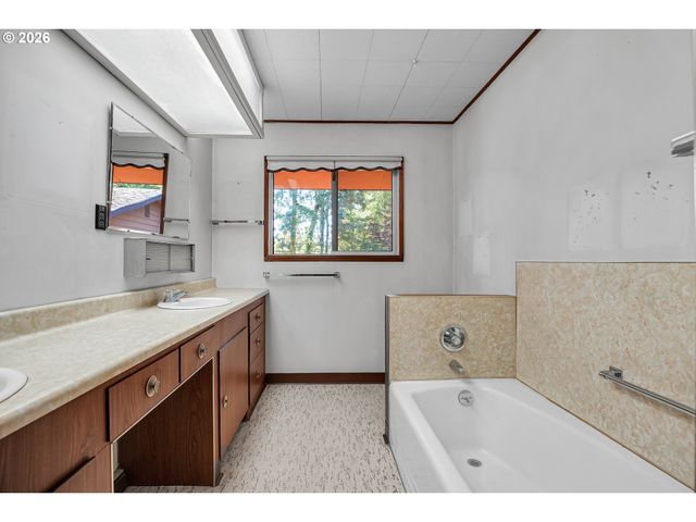 5910 W A St, West Linn, OR 97068