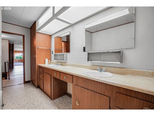 5910 W A St, West Linn, OR 97068