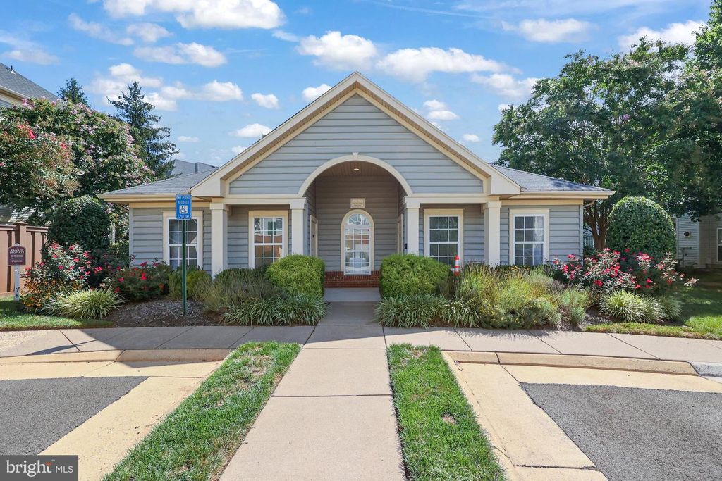 11330 WESTBROOK MILL LN #304, Fairfax, VA 22030