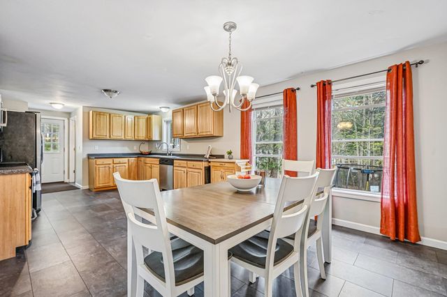 17 Seminole Road, Hillsborough, NH 03244
