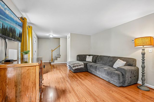17 Seminole Road, Hillsborough, NH 03244