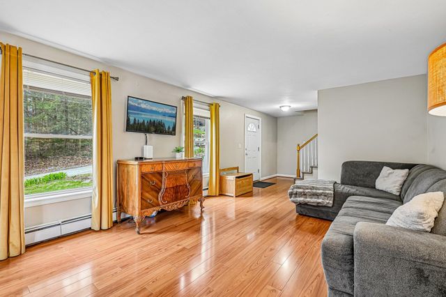 17 Seminole Road, Hillsborough, NH 03244