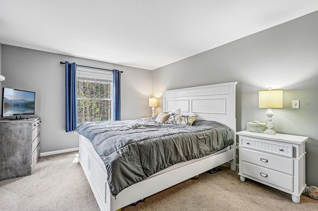 17 Seminole Road, Hillsborough, NH 03244