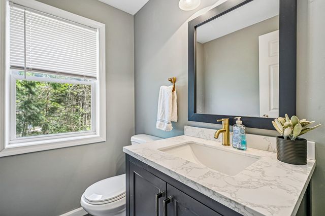 17 Seminole Road, Hillsborough, NH 03244