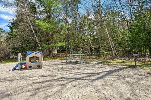 17 Seminole Road, Hillsborough, NH 03244