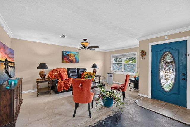 212 Mimosa Dr, Palatka, FL 32177