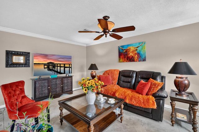 212 Mimosa Dr, Palatka, FL 32177
