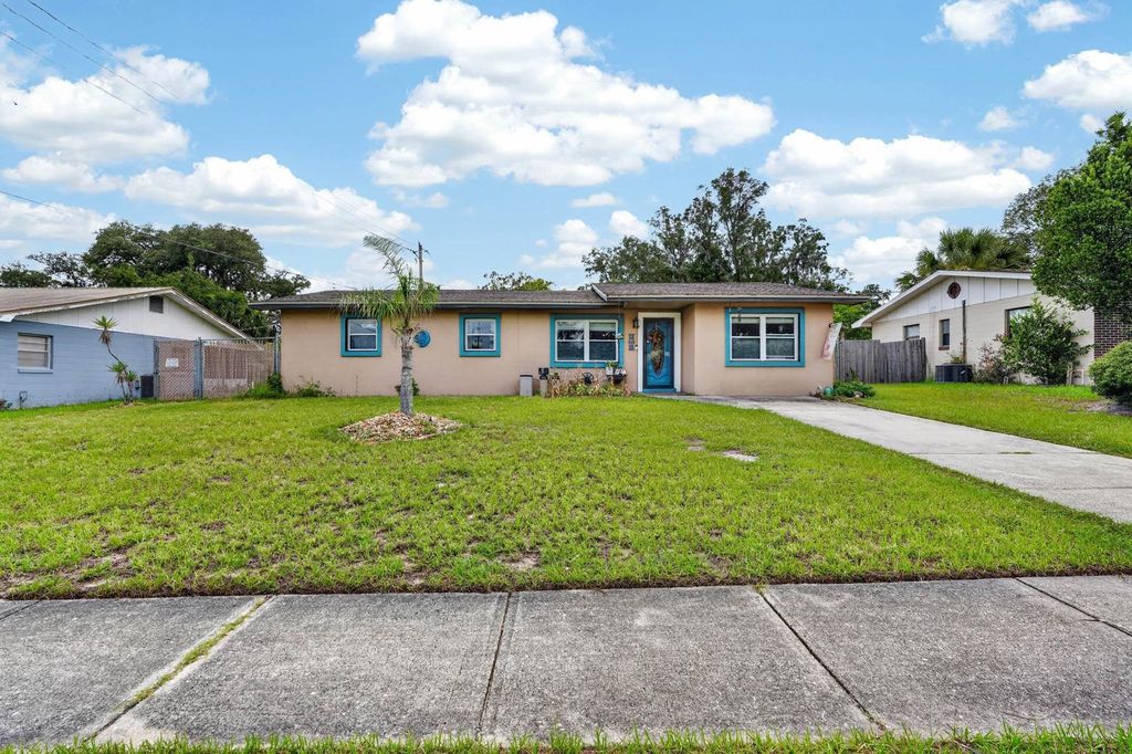 212 Mimosa Dr, Palatka, FL 32177