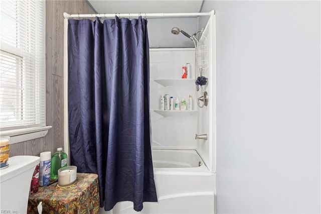 806 Carnation DR, Newport News, VA 23608