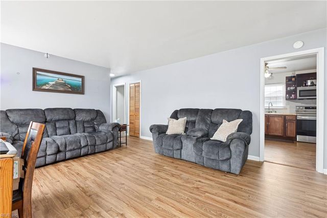 806 Carnation DR, Newport News, VA 23608