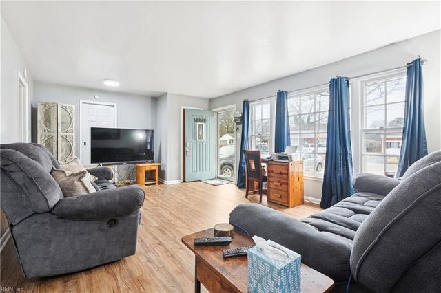 806 Carnation DR, Newport News, VA 23608