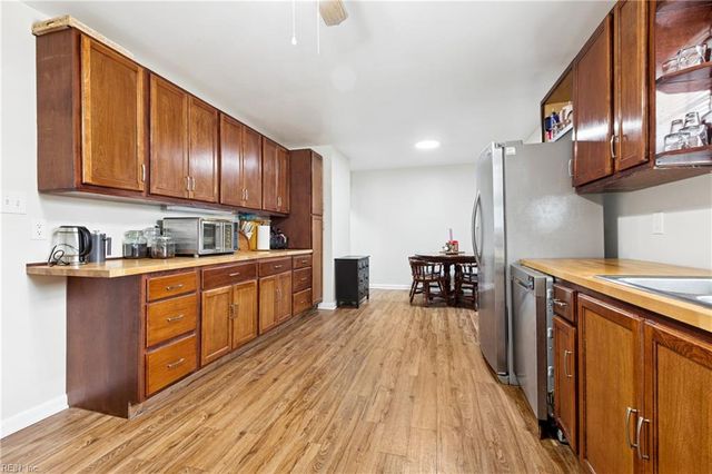 806 Carnation DR, Newport News, VA 23608