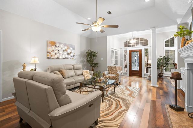 113 Dawns Edge Drive, Montgomery, TX 77356