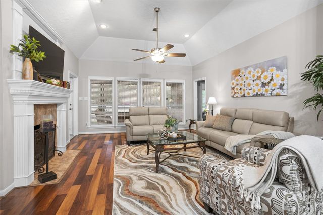 113 Dawns Edge Drive, Montgomery, TX 77356