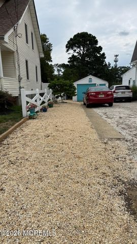 102 Victoria Place, Union Beach, NJ 07735