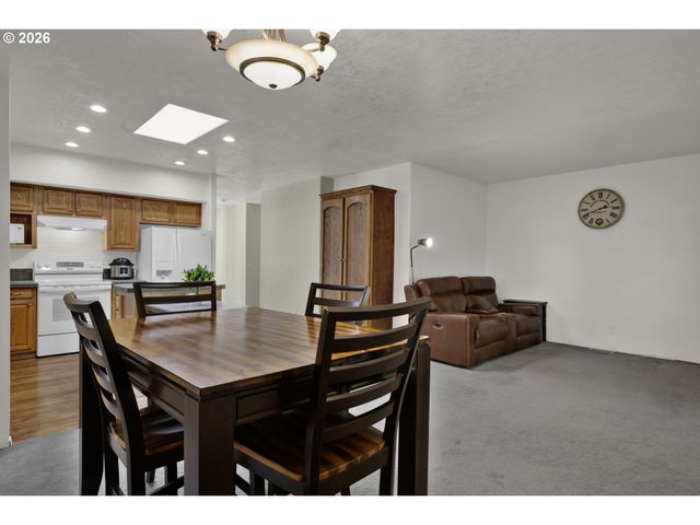 5167 HILLTOP Dr, Florence, OR 97439