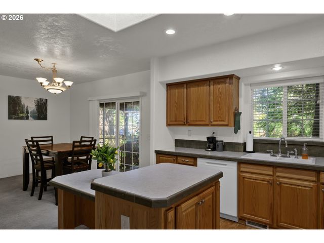 5167 HILLTOP Dr, Florence, OR 97439