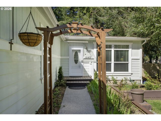 5167 HILLTOP Dr, Florence, OR 97439