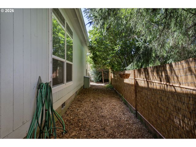 5167 HILLTOP Dr, Florence, OR 97439