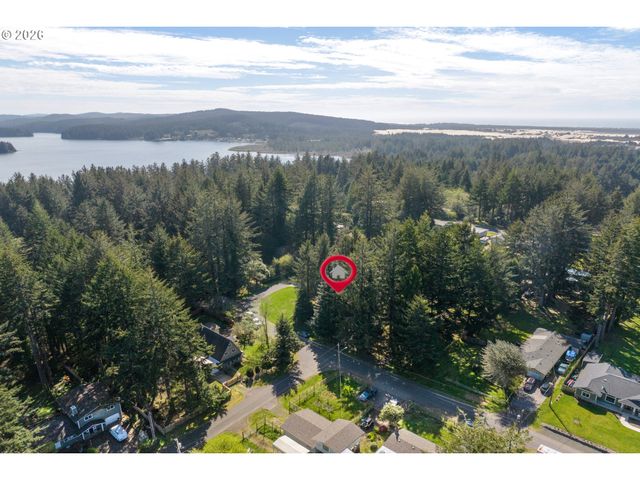 5167 HILLTOP Dr, Florence, OR 97439