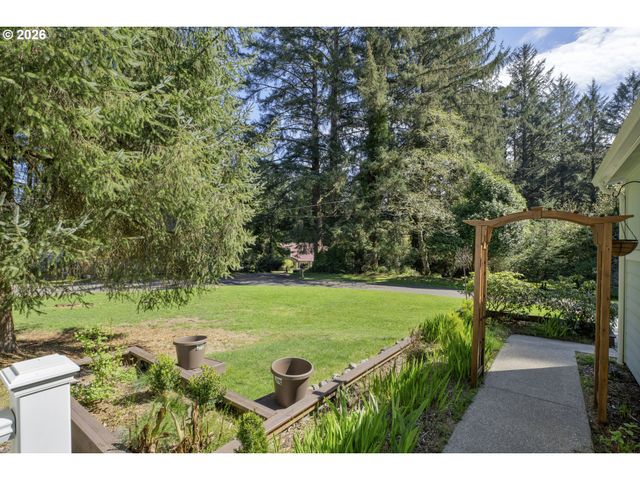 5167 HILLTOP Dr, Florence, OR 97439