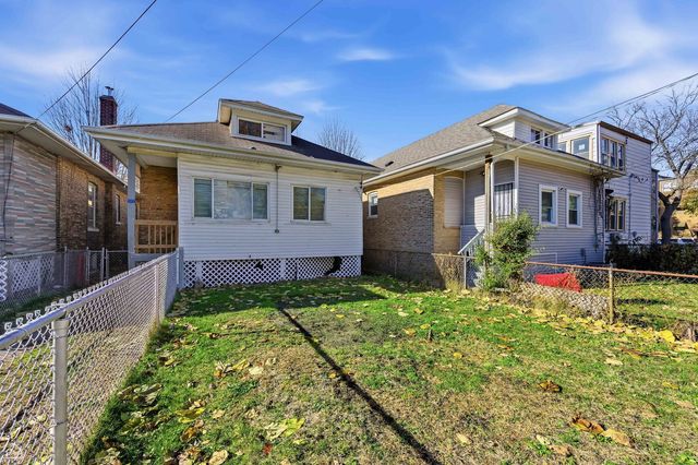 8111 S Manistee Avenue, Chicago, IL 60617