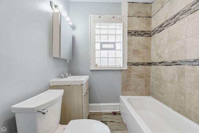 8111 S Manistee Avenue, Chicago, IL 60617