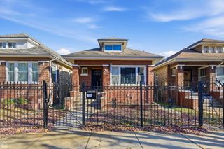 8111 S Manistee Avenue, Chicago, IL 60617