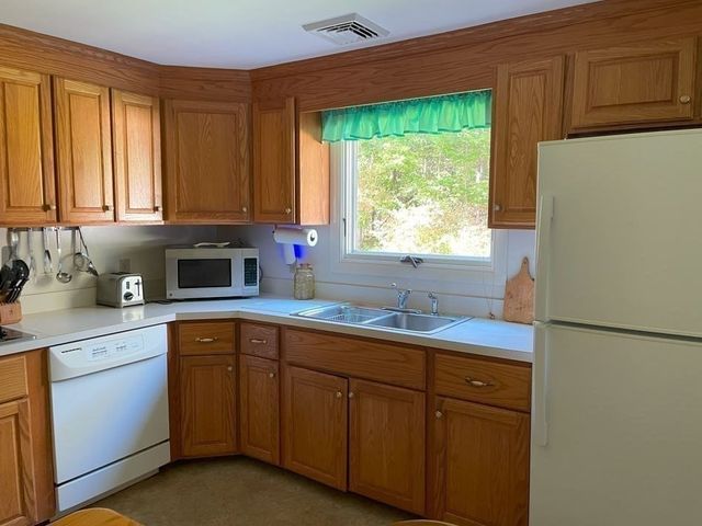 20 Winthrop St, West Boylston, MA 01583