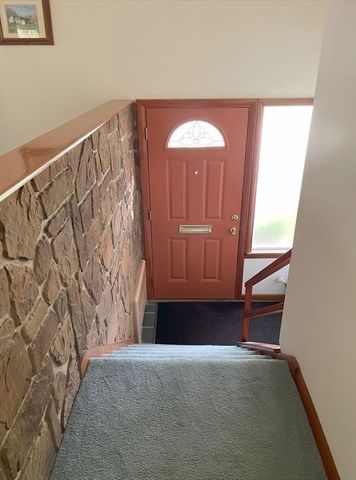 20 Winthrop St, West Boylston, MA 01583