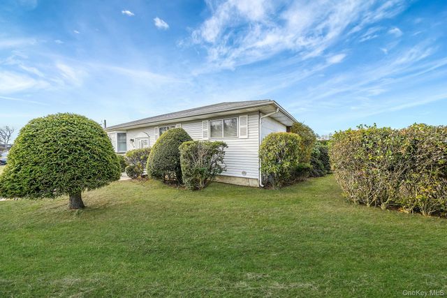 126 W 3rd Street, Deer Park, NY 11729