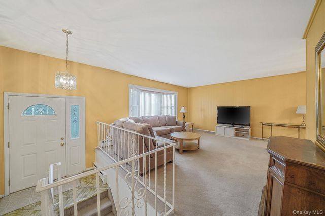 126 W 3rd Street, Deer Park, NY 11729