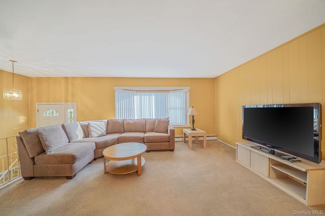 126 W 3rd Street, Deer Park, NY 11729