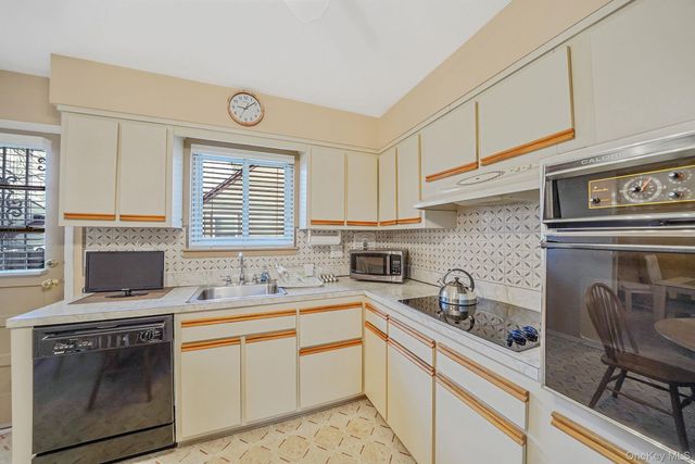 126 W 3rd Street, Deer Park, NY 11729