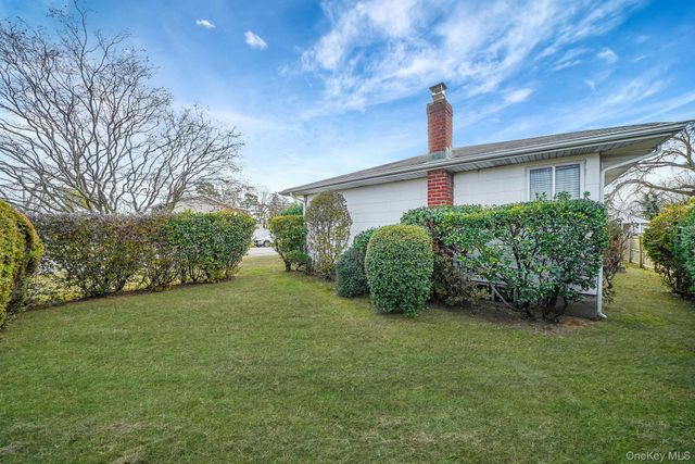 126 W 3rd Street, Deer Park, NY 11729