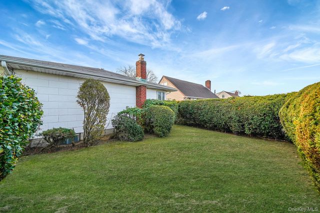 126 W 3rd Street, Deer Park, NY 11729