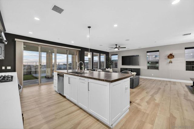 894 Camino Cantera, Chula Vista, CA 91913