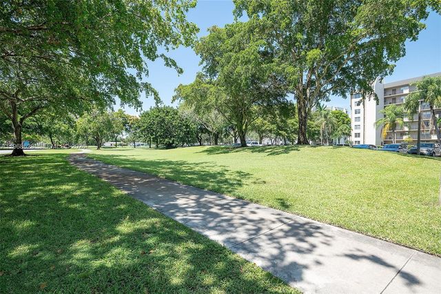 3150 W Rolling Hills Cir 307, Davie, FL 33328