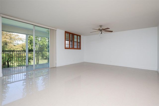 3150 W Rolling Hills Cir 307, Davie, FL 33328
