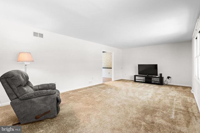 3901 POST DR, Bethlehem, PA 18017