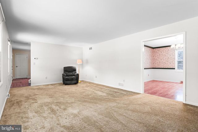 3901 POST DR, Bethlehem, PA 18017