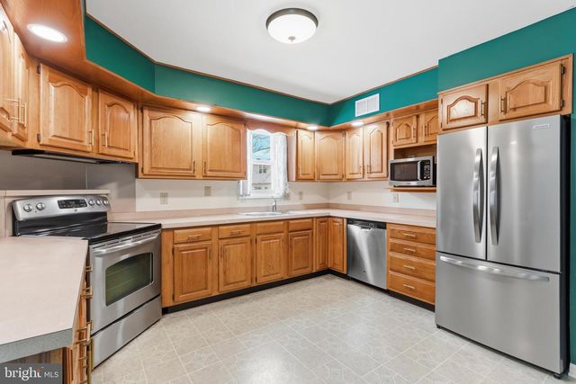 3901 POST DR, Bethlehem, PA 18017