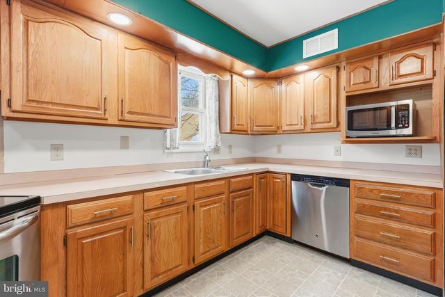 3901 POST DR, Bethlehem, PA 18017